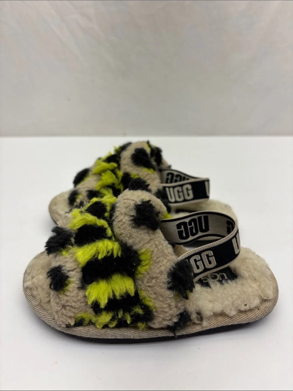 UGG Kids Fuzzy Slide Sandals, SZ 8 toddler girl, box 73